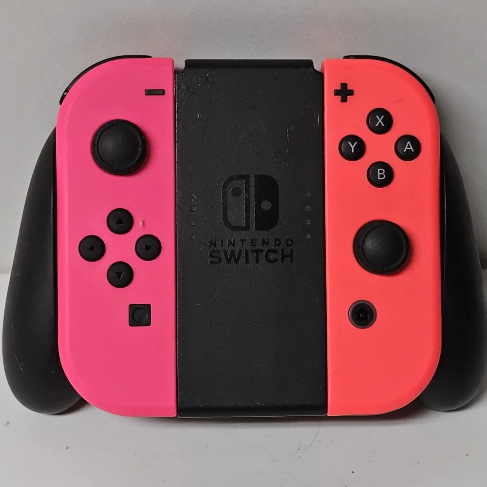 Nintendo Switch Console HAC-001(-01) JoyCon, 4 Controllers, 2 Chargers, More - Picture 7 of 12